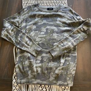Monroe camo crew neck light weight sweater